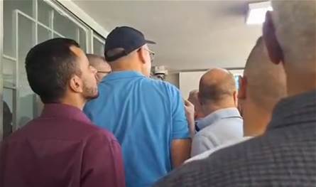ازدحام  داخل سرايا البترون.. وتأخر باستلام صناديق الاقتراع (فيديو)