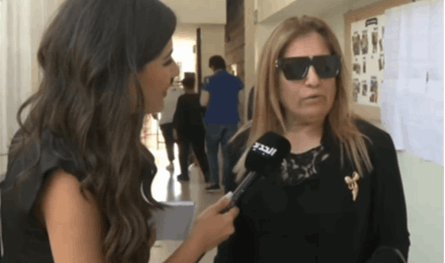 بالفيديو.. هذا ما حصل بين مراسلة لبنانية ووالدتها أثناء الانتخابات