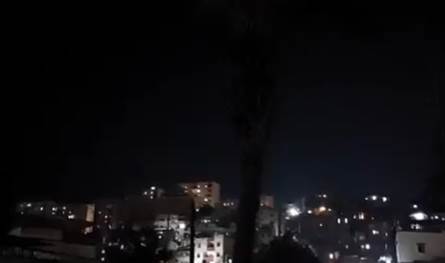 بالتزامن مع الاحتجاجات... قطع طرقات وإطلاق نار كثيف في طرابلس (فيديو) 