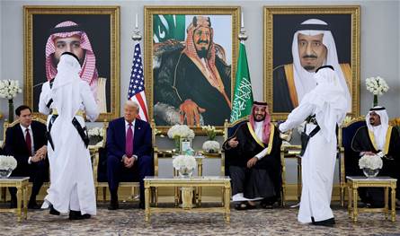 محطة ترامب الأولى في الخليج.. الرئيس الأميركي في السعودية (صور وفيديو) 
