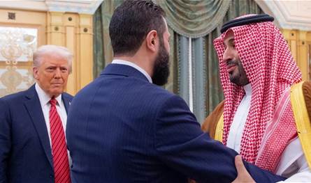 بالصور: ترامب التقى الشرع في الرياض