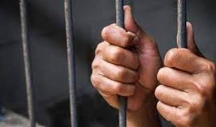 جريمة انتقامية مروعة... شوّها ابنتي عمهما بمياه النار!