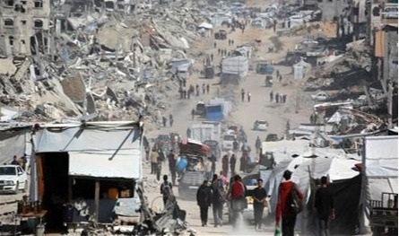 غزة تحت النار: 300 ألف نازح و200 شهيد في 48 ساعة!
