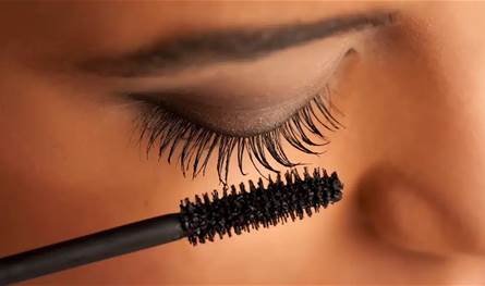 أفضل 5 أنواع ماسكارا مقاومة للماء لصيف 2025