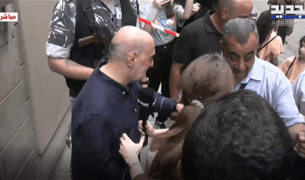 بالفيديو.. مشادة كلامية بين مراسلة الجديد ونائب &quot;الحزب&quot;: &quot;ما تعمل موقف على ظهري&quot;