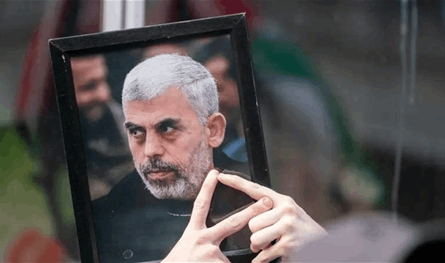  داخل خيمته.. إسرائيل تقتل الأخ الثاني للسنوار