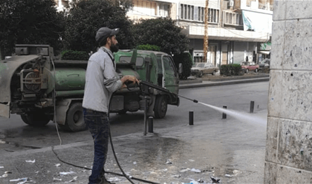 في طرابلس.. حملة لإزالة صور المرشحين من الشوارع والأملاك العامة