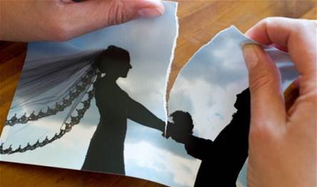 بسبب هدية &quot;مُهينة&quot;.. عارضة أزياء تطلب الطلاق وتقاضي زوجها!