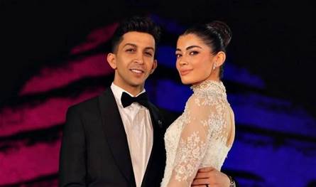 بعد انتهاء شهر العسل.. ليلى أحمد زاهر تُطلّ لأول مرة مع زوجها (فيديو)