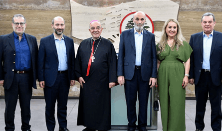 جعجع بحث مع رئيس الطائفة الكلدانية في لبنان الأوضاع
