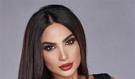 بعد غياب… فنانة لبنانية تعود بإطلالة جريئة بفستان أبيض قصير