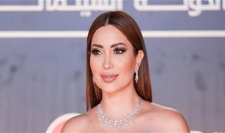 بفستان جريء ومفتوح… نسرين طافش تثير الجدل بإطلالتها اللافتة (صور)