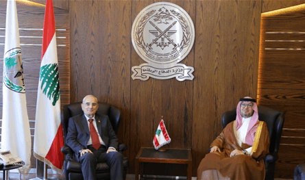 وزير الدفاع عرض مع بخاري ودبور الاوضاع في لبنان والمنطقة