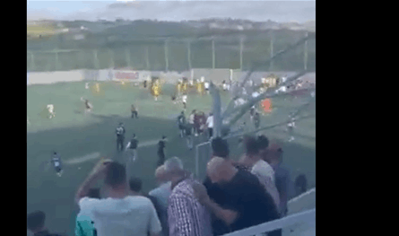 كارثة خلال مباراة كرة قدم في لبنان.. طعن لاعب البرج بسكين (فيديو)