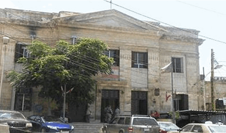 وقفة تضامنية لموظفين في سرايا الهرمل تضامنا مع القائمقام طلال قطايا