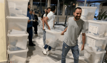 وسط إجراءات أمنية... رؤساء الأقلام والكتبة تسلموا صناديق الاقتراع في سرايا النبطية
