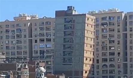 بالفيديو... مبنى مائل يُثير الذعر في مدينة عربيّة