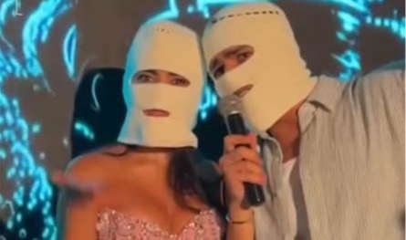 ارتدت قناعا على وجهها ورقصت بإثارة.. فنانة مصرية تُثير ضجة في عيد ميلادها الـ 30 (فيديو)