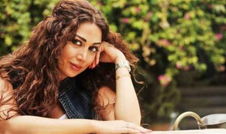 أطلت بالأبيض... نجمة مسلسل &quot;باب الحارة&quot; تدخل القفص الأبيض شاهدوا عريسها
