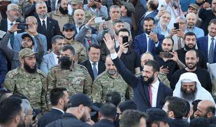 بكى ومسح دموعه... الشرع يتأثر بعد عرض &quot;وعده&quot; لأهالي حلب قبل عامين (فيديو)