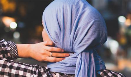 بعد ارتدائها الحجاب.. فنانة تروج لقناتها على &quot;يوتيوب&quot; لتقديم محتوى ديني: &quot;تابعوني&quot;