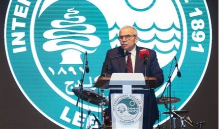 سلام: حكومتنا تعمل جاهدة ضد كل الصعوبات