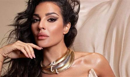 بـ &quot;كروب توب&quot; وتنورة قصيرة جداً.. نادين نجيم تثير غضب الجمهور بإطلالة جريئة