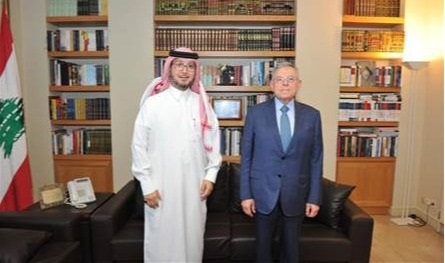 السنيورة عرض مع بخاري المستجدات