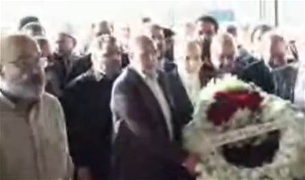 كلام مؤثر جدًا... هذا ما قاله مسؤول إيراني عن نصرالله من أمام ضريحه!