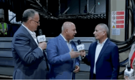 بالفيديو.. وزير &quot;يُقيل&quot; موظفاً على الهواء بسبب &quot;إجازة&quot;!