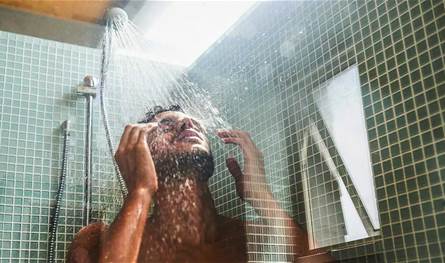 ما هو الأفضل للصحة النفسية.. الاستحمام بماء بارد أو دافئ؟
