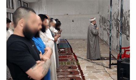 بالصور.. صلاة عيد الأضحى المبارك في سجن رومية