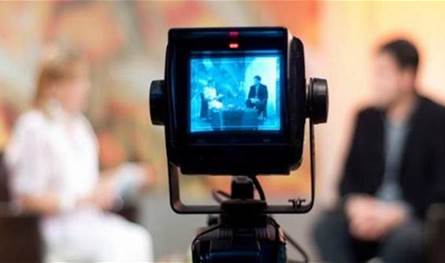 التقطت في نيويورك.. إعلامية عربية شهيرة تكشف كواليس صورتها مع دونالد ترامب