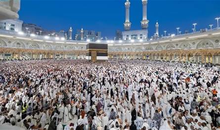 اداء طواف الإفاضة... جنبات المسجد الحرام اكتظت بالحجاج