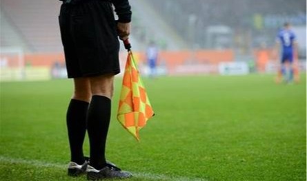 بسبب إهانة صادمة للاعب.. إيقاف حكم إيطالي لعامين
