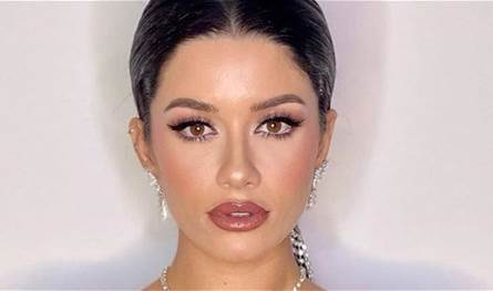 سينثيا خليفة تهنّئ جورج خباز على الوسام الرئاسي على طريقتها