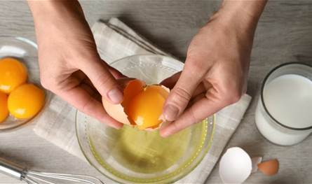 تناول البيض يومياً.. كم العدد المسموح قبل أن يصبح ضاراً