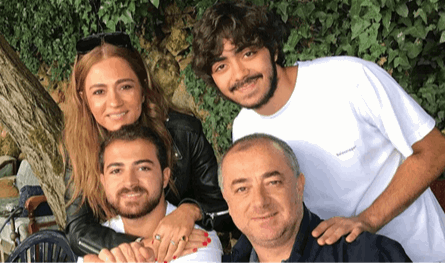 صور جديدة لابن الياس بو صعب والفنانة جوليا وخطيبته الحسناء.. هذا ما كانا يفعلانه في روما