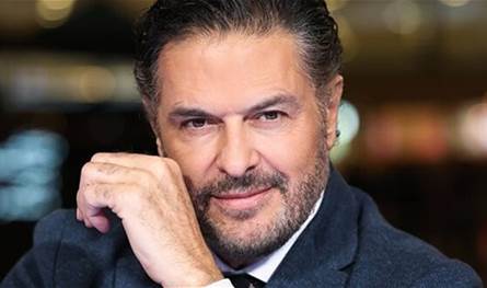 على البحر.. راغب علامة يحتفل بعيد ميلاده وهذا عمره (صور)