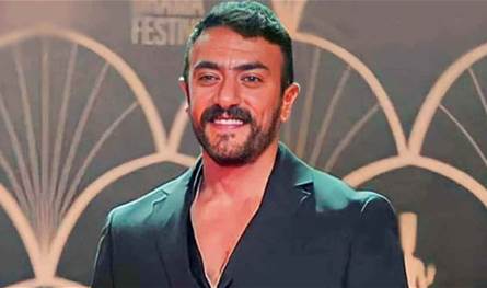 أحمد العوضي يتعرّض للأذى بعد أدائه صلاة عيد الأضحى.. شاهدوا ماذا حصل معه (فيديو)