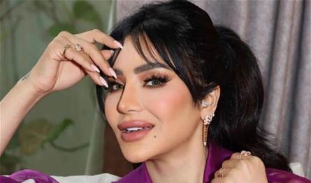 لجين عمران تنسق فستانها البسيط بطريقة أنيقة