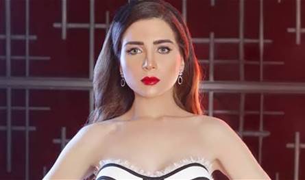  بصور مميزة.. مي عز الدين تعبّر عن حبها للمسرح 