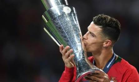 رونالدو لا يشيخ.. والبرتغال تعانق المجد مجددًا