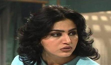 غائبة عن الشاشة منذ سنوات طويلة... شاهدوا أحدث إطلالة لزوج نورمان أسعد وإبنها تيجان (فيديو)