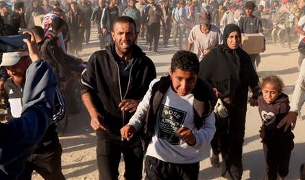 وسط غزة.. إسرائيل تفتح النار على منتظري المساعدات