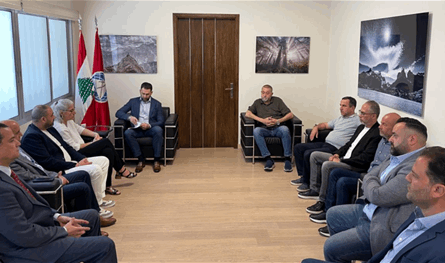 جنبلاط بحث أوضاع العاملين مع وفد من نقابة &quot;أوجيرو&quot;