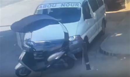 بالفيديو... سرقة من أمام مدرسة!