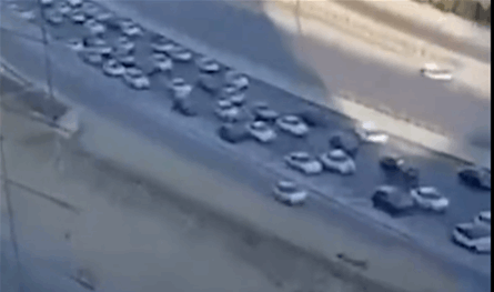 بعد ضرب إسرائيل طهران... آلاف الإيرانيين نزحوا بمركباتهم 
