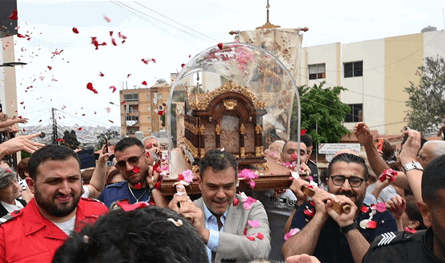 جونية تستقبل ذخائر القديسة تريز الطفل يسوع وسط أجواء مفعمة بالإيمان