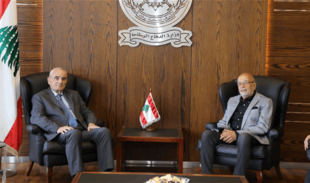 لقاء بين وزير الدفاع وشهيب تناول سبل دعم الجيش